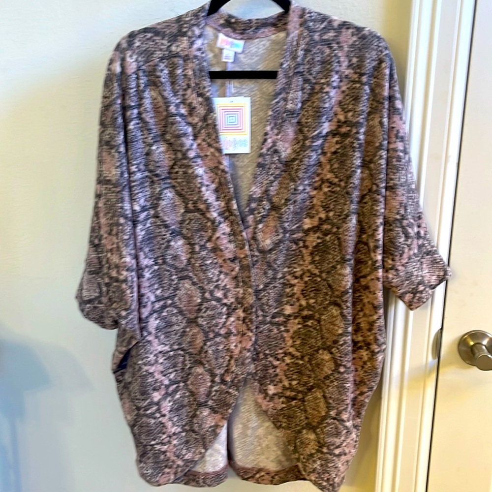 Super soft lightweight cocoon snakeskin print sweater!